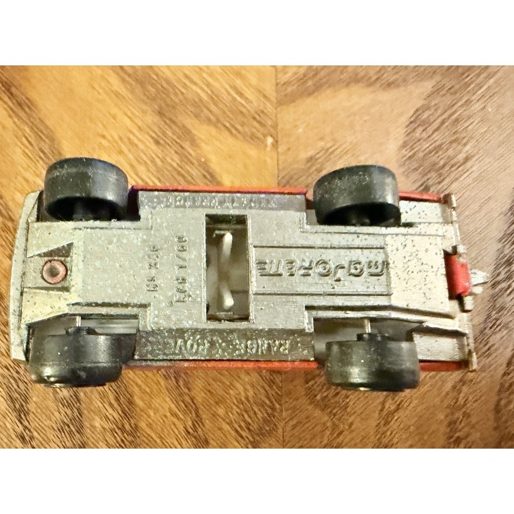 Vintage Majorette No.246 Red Range Rover fire engine - Picture 10 of 10
